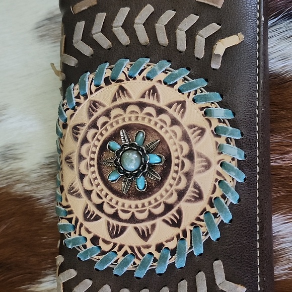 Trinity Ranch Wallet - Picture 14 of 14